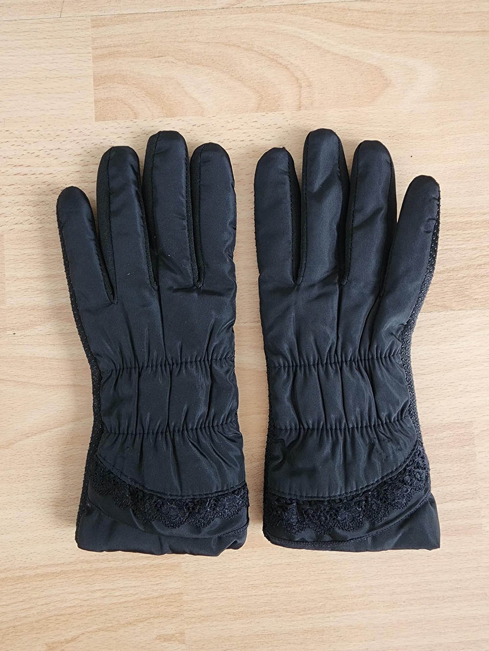 Black Women's Lace-Trim Winter Gloves
